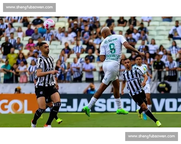 激烈对决 足球场上的顶尖较量 展现速度与激情的完美碰撞